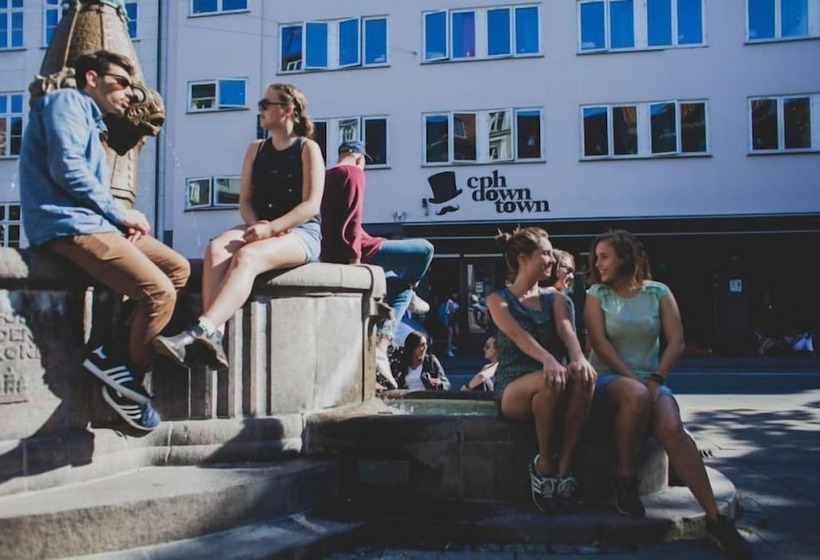 공용 욕실 구비 공동 객실 내의 침대, Copenhagen Downtown Hostel