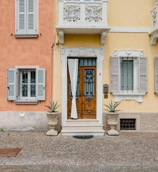 スタンダードルーム, La Casa Sulle Mura