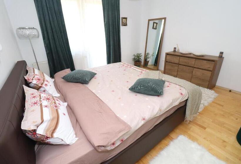 اتاق خانوادگی, Casa Din Deal