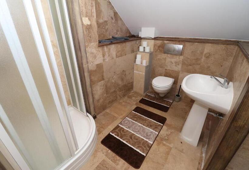 اتاق خانوادگی, Casa Din Deal