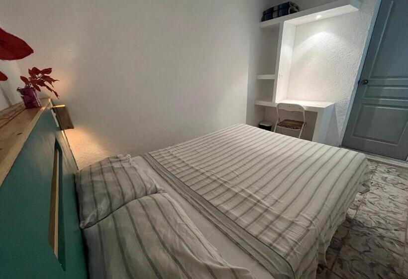 اتاق استاندارد با سرویس بهداشتی مشترک, Nómadas Hostel