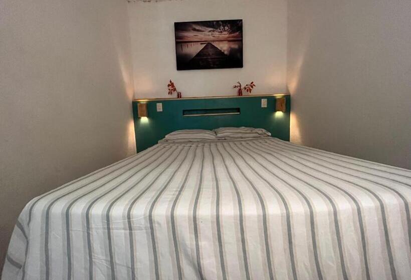 اتاق استاندارد با سرویس بهداشتی مشترک, Nómadas Hostel