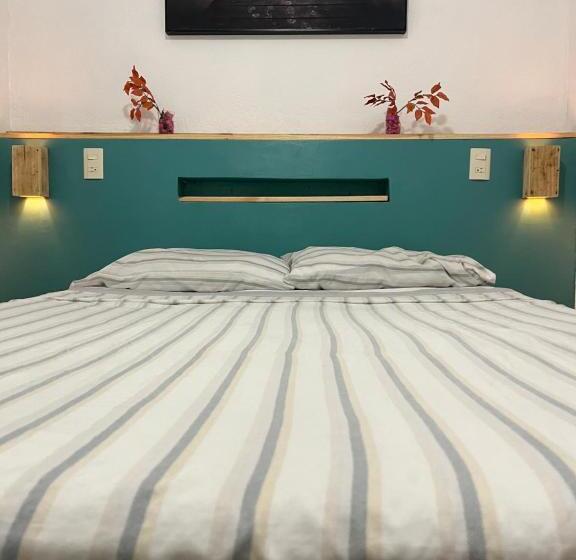 اتاق استاندارد با سرویس بهداشتی مشترک, Nómadas Hostel