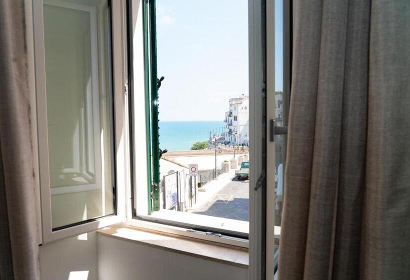 Четырехместный Номер Стандарт Вид на Море, Sotto Il Castello B&b