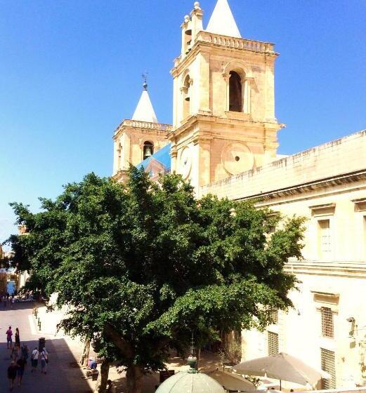 اتاق استاندارد چهار تخته, Luciano Valletta Boutique