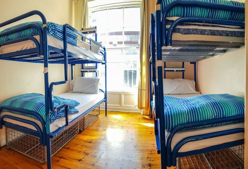 تختخواب در اتاق مشترک, Four Courts Hostel