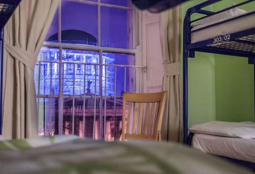 اتاق استاندارد, Four Courts Hostel
