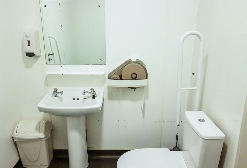 اتاق استاندارد با سرویس بهداشتی مشترک, Four Courts Hostel