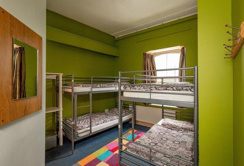 Кровать в Общей Комнате, Macgabhainn S Backpacker Hostel