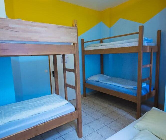 تختخواب در اتاق مشترک, Lindsays Schlafmeile   Hostel