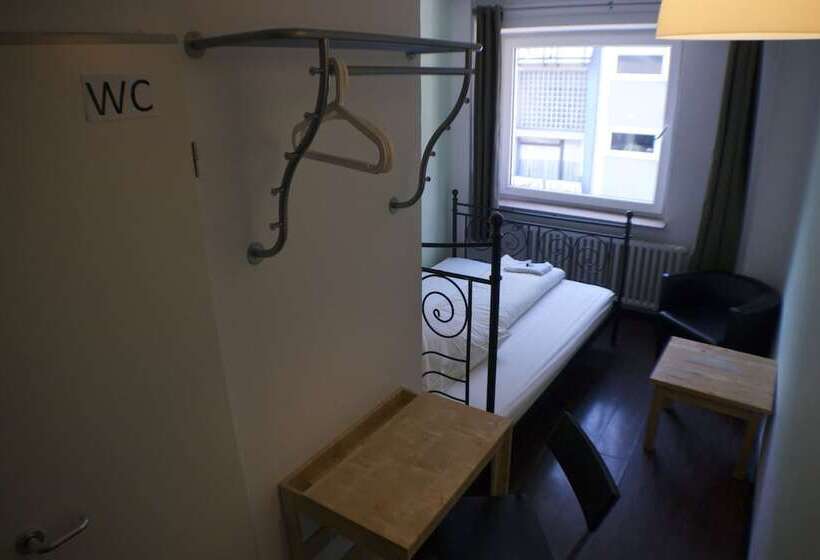 اتاق استاندارد یک نفره, Station Hostel For Backpackers
