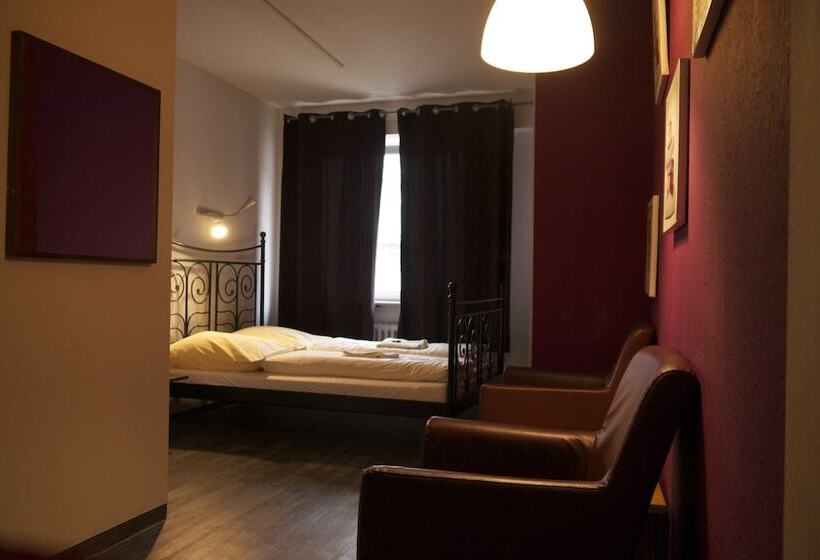 اتاق استاندارد, Station Hostel For Backpackers