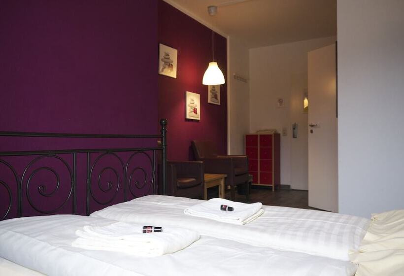 اتاق استاندارد, Station Hostel For Backpackers