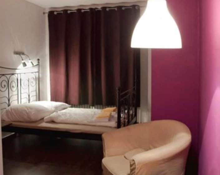 اتاق استاندارد, Station Hostel For Backpackers