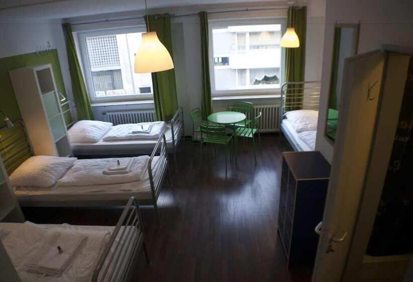 اتاق استاندارد چهار تخته, Station Hostel For Backpackers