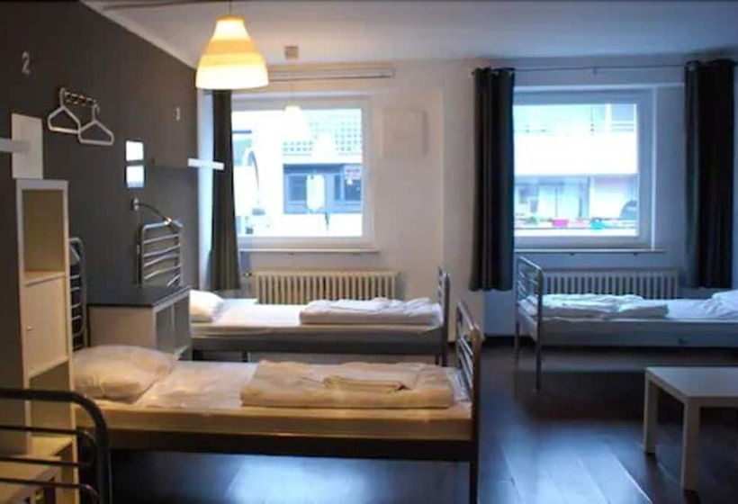 اتاق استاندارد چهار تخته, Station Hostel For Backpackers