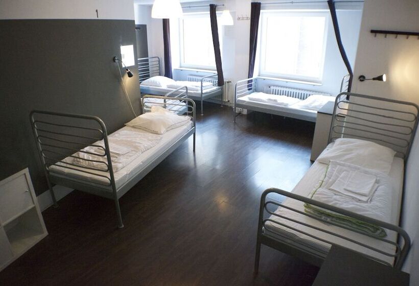اتاق استاندارد با سرویس بهداشتی مشترک, Station Hostel For Backpackers