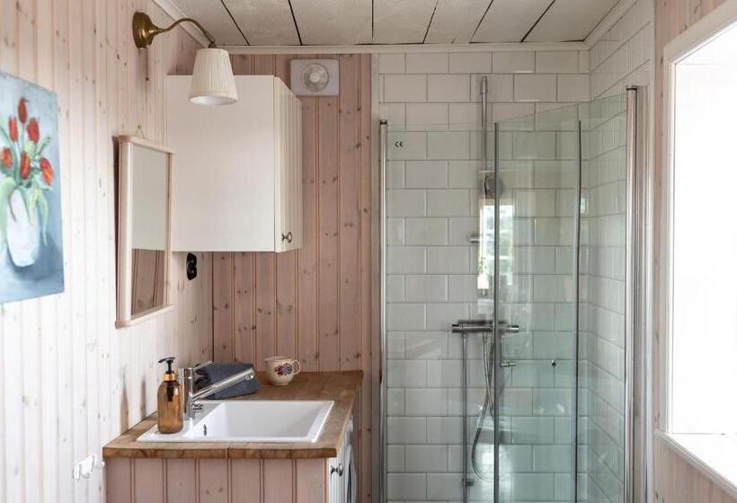 Дом 2 Спальни, Bergs Gård & Hållsvikens Gård