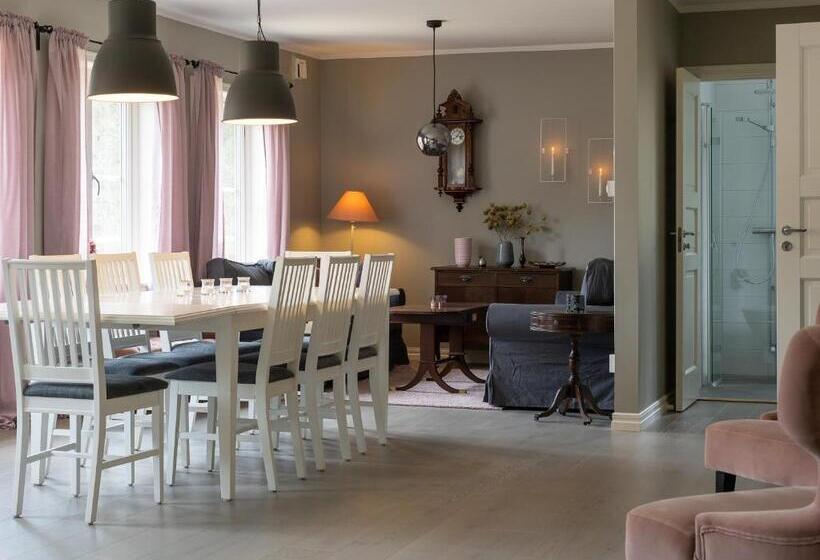 Хижина, Bergs Gård & Hållsvikens Gård