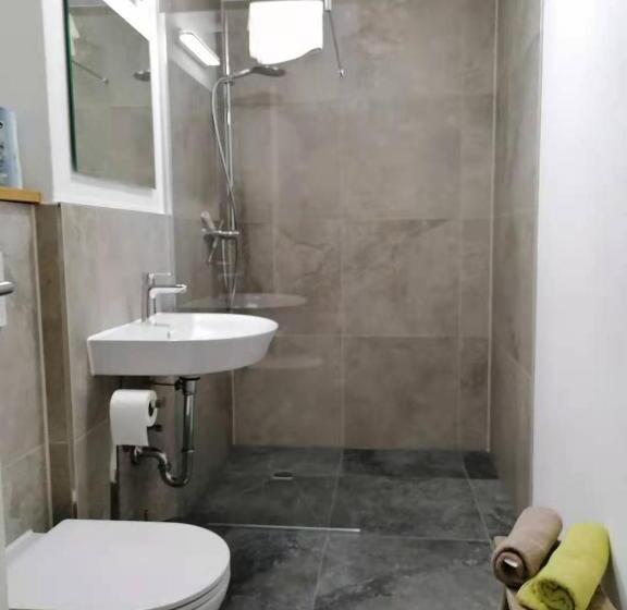 Апартаменты 1 Спальня, Motel Q  Das Kleine Stadt