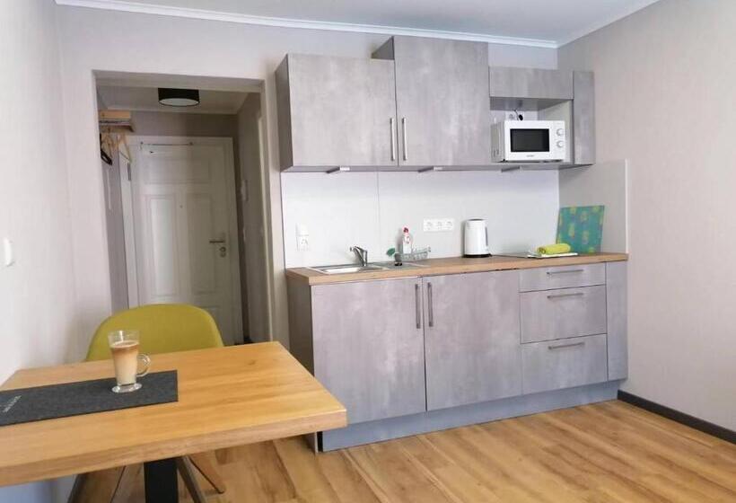 Студия Стандарт, Motel Q  Das Kleine Stadt