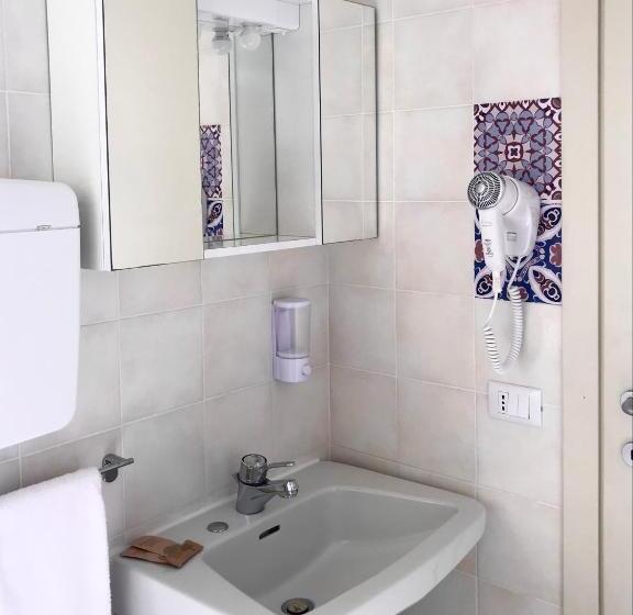 اتاق لوکس با بالکن, Casa Caterina Lake View Holidays Apartments