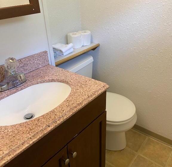 スタンダードスタジオ, Oceanside Ocean Front Cabins