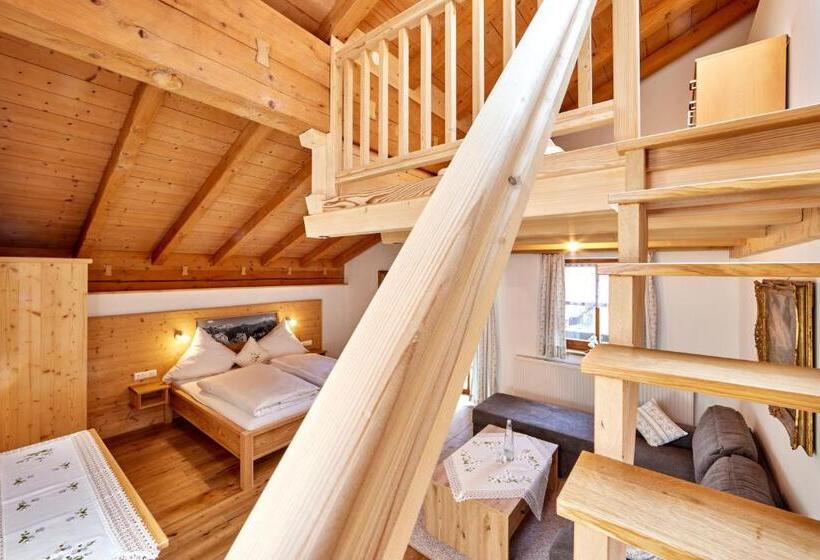 Трехместный Номер Стандарт с Балконом, Appartements Gasthof Schleifmühle Unterammergau