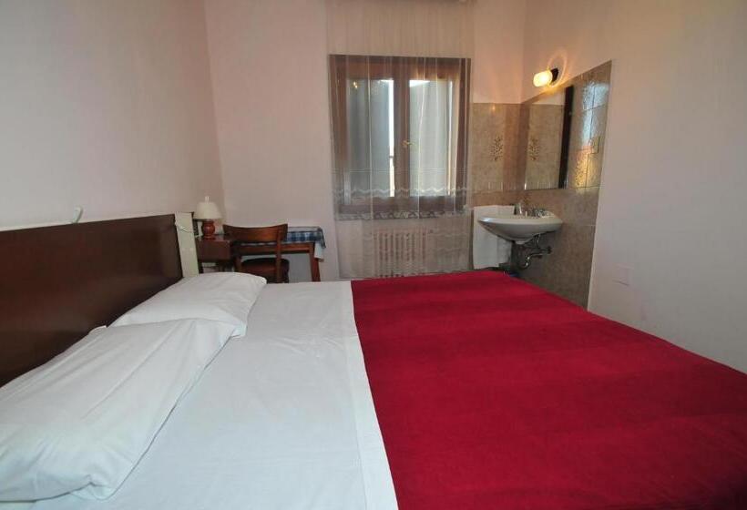 Standaardkamer met Gedeelde Badkamer, Locanda Sant Anna