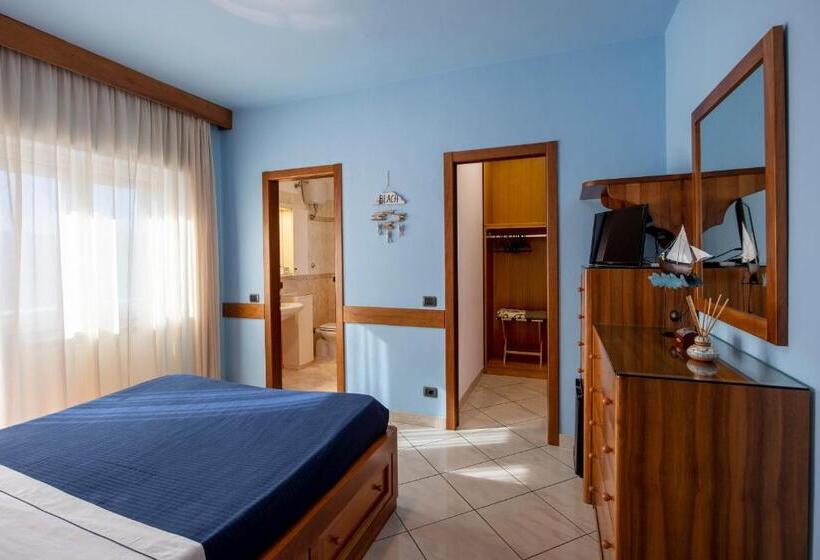 اتاق استاندارد با چشم‌انداز دریا, Dal Sandro B&b