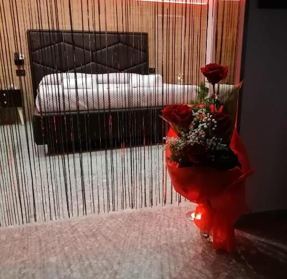 اتاق استاندارد با وان آب گرم, Rebel Suite Love