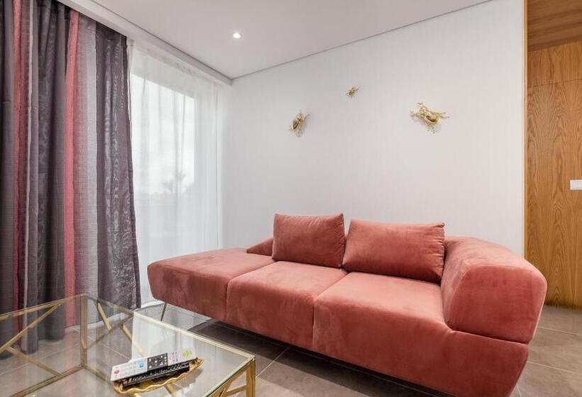 1 Bedroom Penthouse Apartment, Nell&and&jess