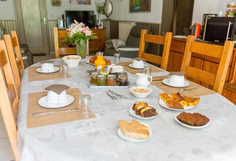 Номер Стандарт Вид на Сад, Chambres Et Table D Hôtes Floromel La Souterraine En Rez De Chaussee