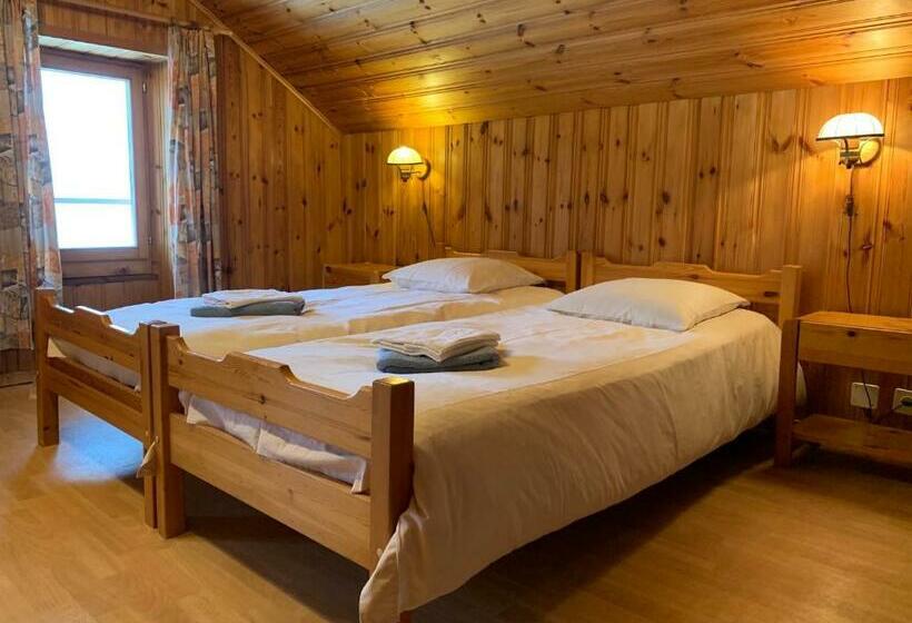Трехместный Номер Стандарт с Балконом, Hôtel Restaurant Eden