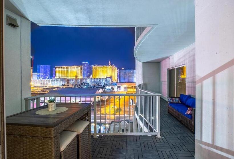 مجموعه ویستا شهر, 2100 Sqft Penthouse Suite W/ Strip Views! Pool Gym
