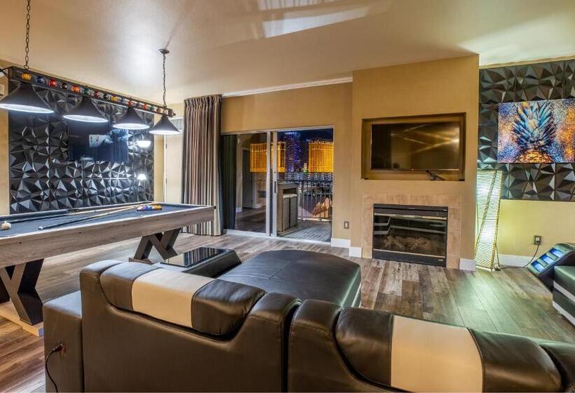 1 Bedroom Penthouse Apartment, 2100 Sqft Penthouse Suite W/ Strip Views! Pool Gym