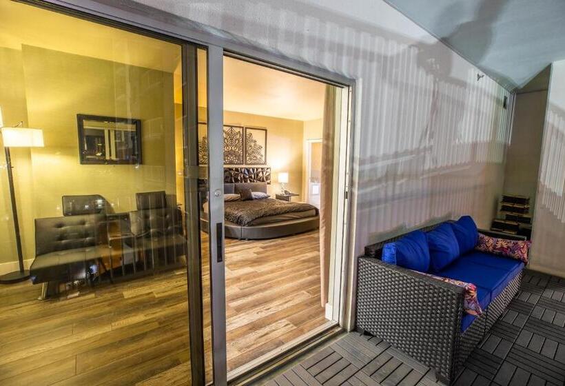 1 Bedroom Penthouse Apartment, 2100 Sqft Penthouse Suite W/ Strip Views! Pool Gym