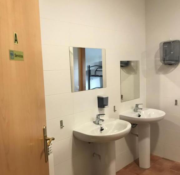 Кровать в Общей Комнате, Albergue De Castillazuelo