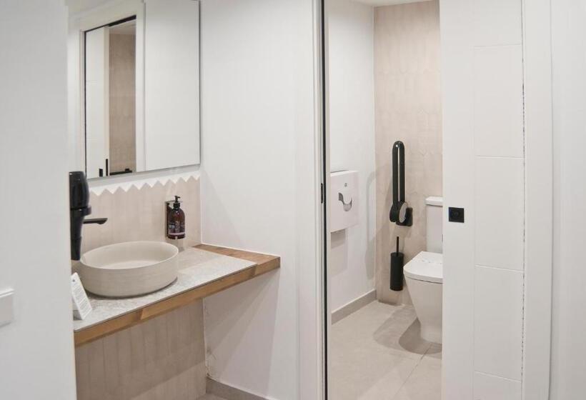 استودیوی استاندارد, Aparthotel El Cargol