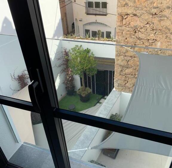 استودیوی استاندارد, Aparthotel El Cargol