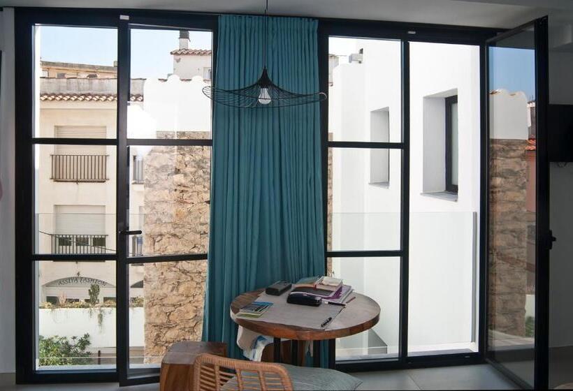 استودیوی استاندارد, Aparthotel El Cargol