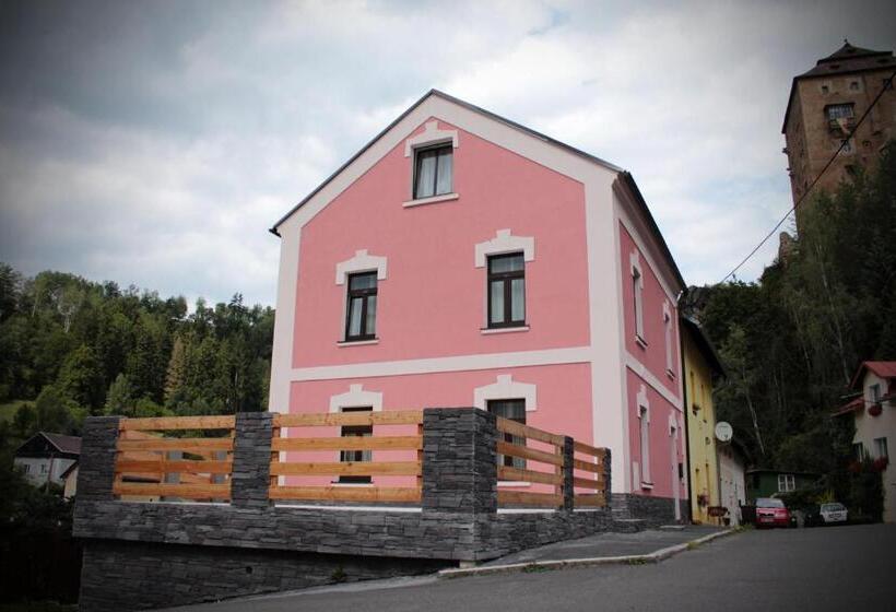 套房, Apartmány V Podhradí