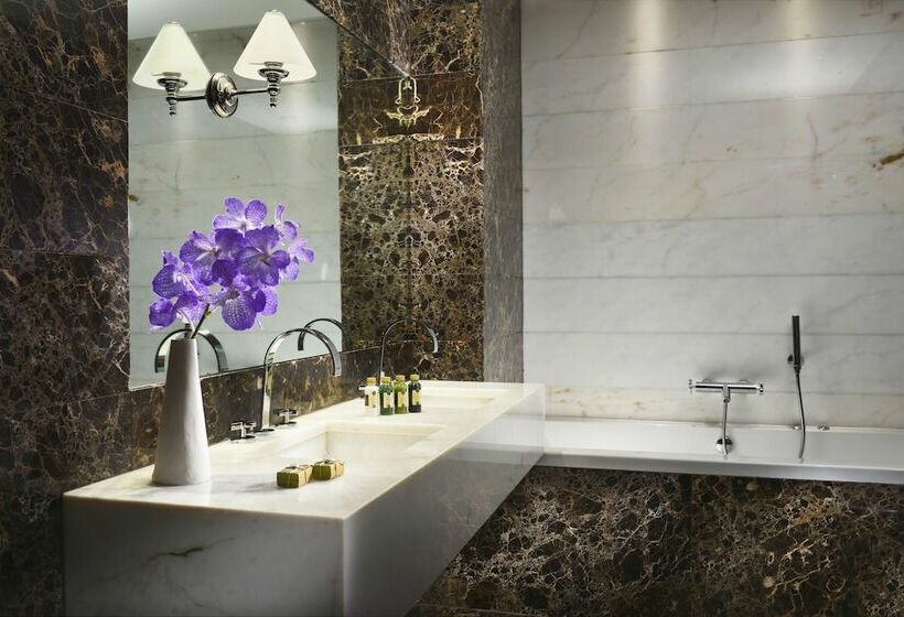 سوئیت با وان آب گرم, The First Arte   Preferred Hotels & Resorts