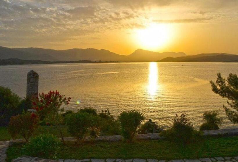 سوییت سینیور با چشم‌انداز دریا, Xenia Poros Image