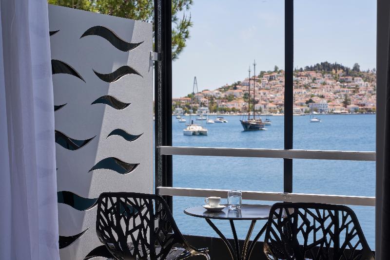 سوییت جونیور با چشم‌انداز دریا, Xenia Poros Image