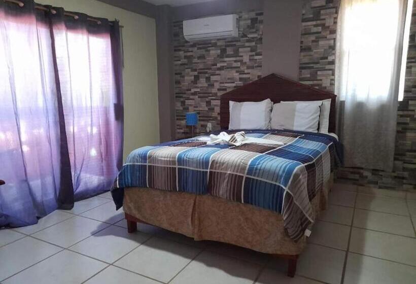 Habitación Estándar, La Delphina Bed And Breakfast Bar And Grill