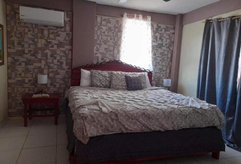 Habitación Estándar Cama King, La Delphina Bed And Breakfast Bar And Grill