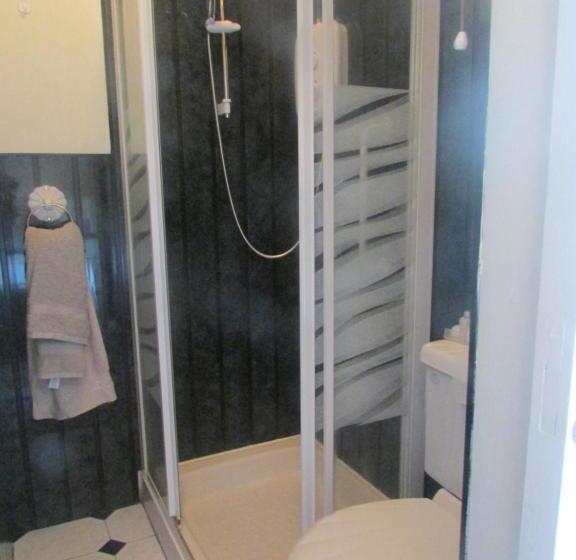 Семейный Номер, The Yellow Rose B&b