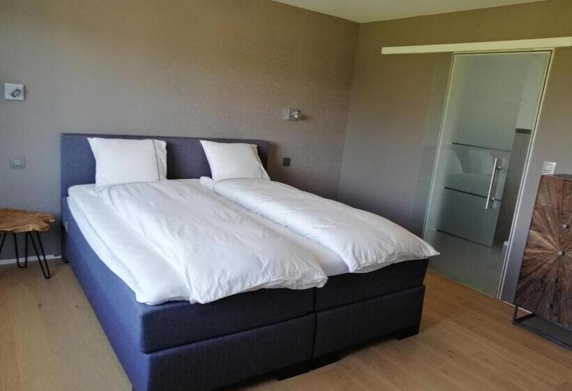 Номер Deluxe Кровать Кинг, La Roseraie