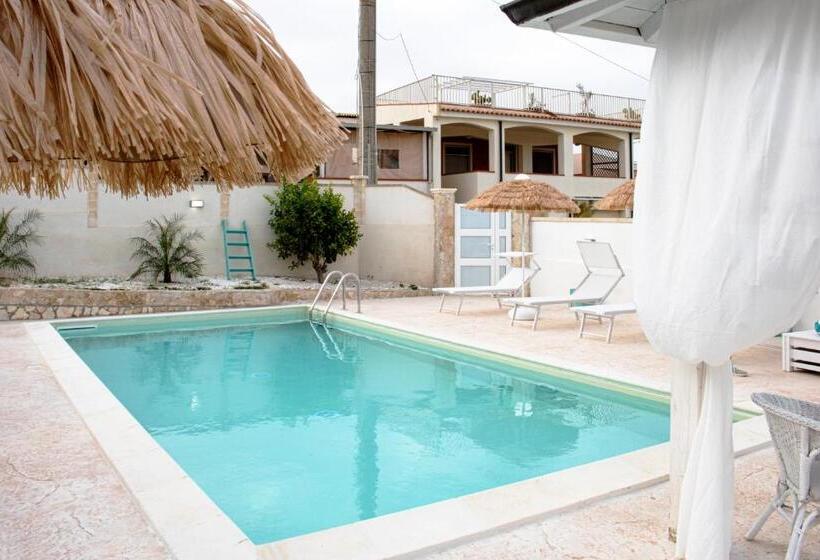חדר סטנדרט עם טרסה, I Gufi Bed & Breakfast Marzamemi